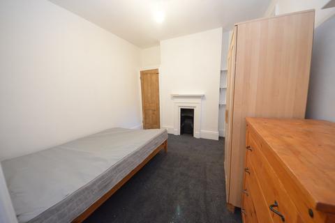 3 bedroom flat to rent, Crownstone Road, Brixton SW2