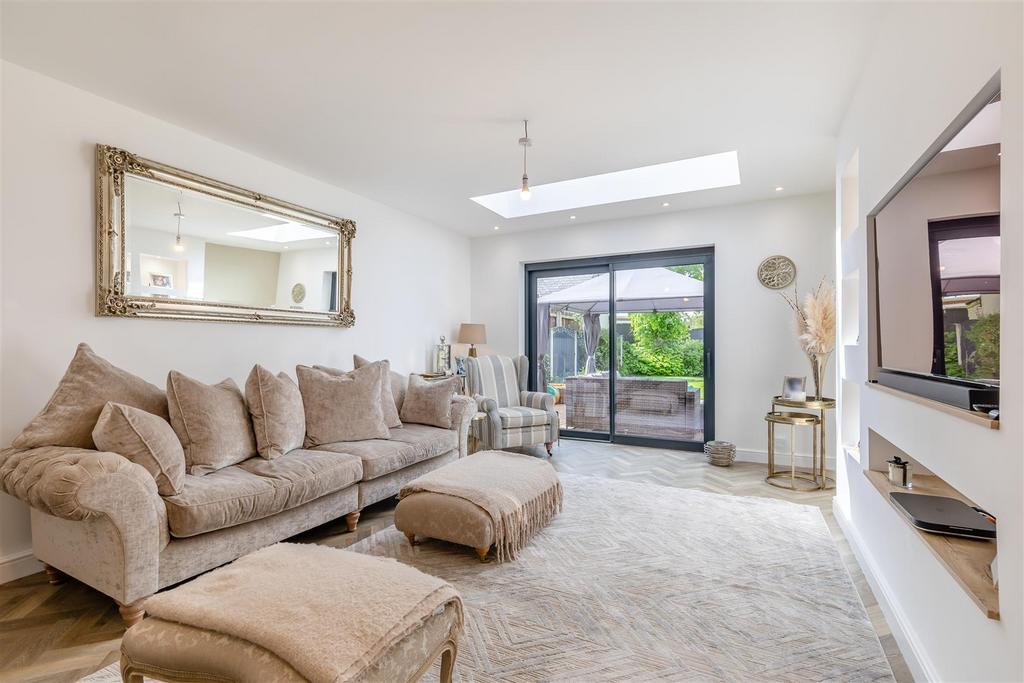 8596397-interior27.JPG