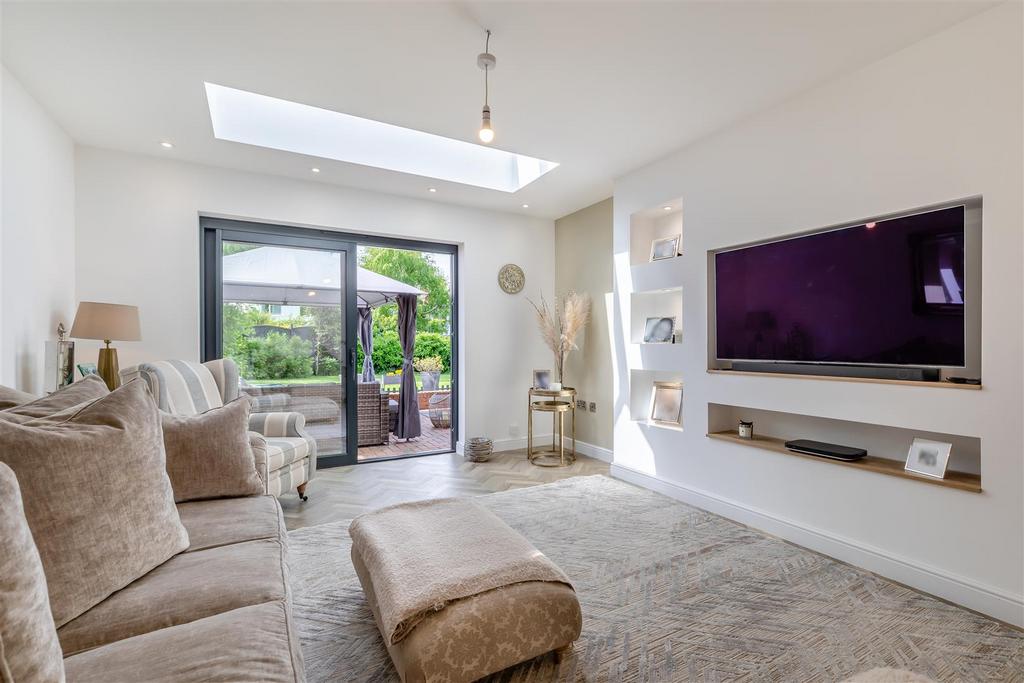 8596397-interior30.JPG