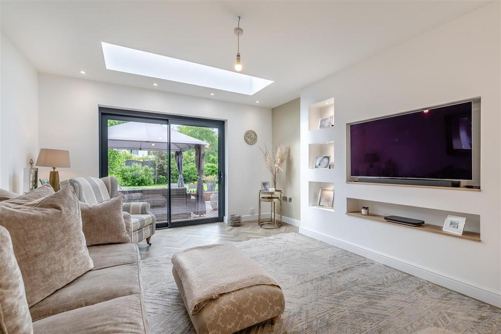 8596397-interior32.JPG
