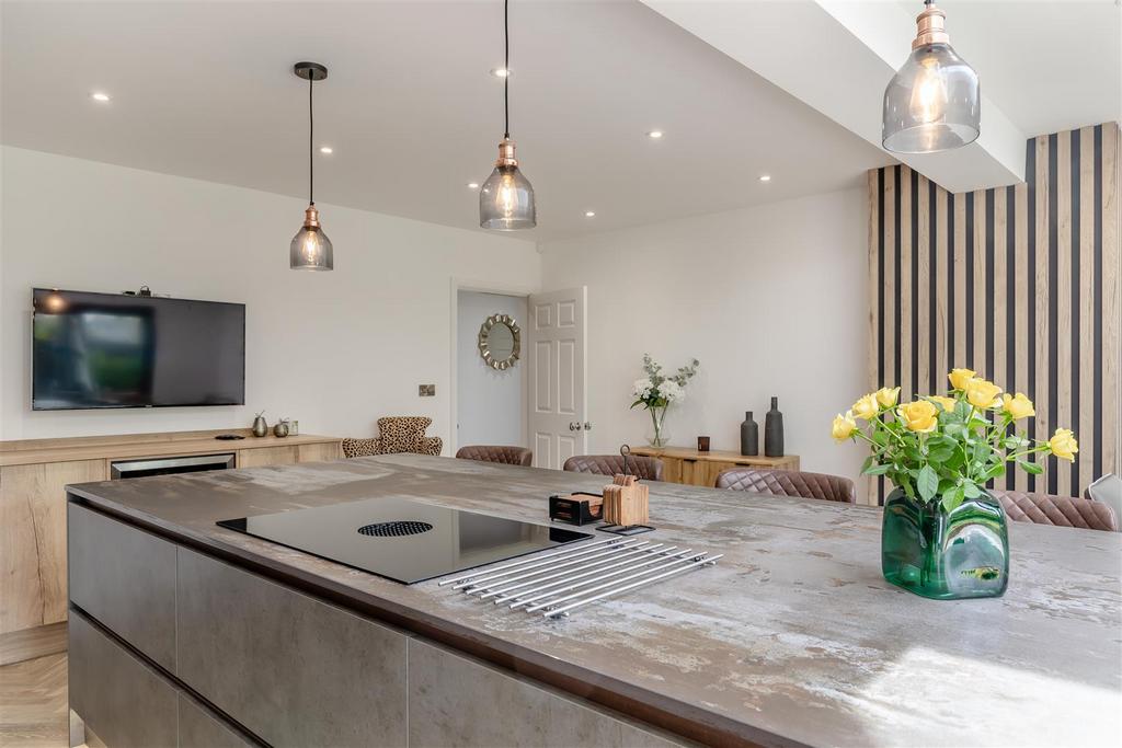 8596397-interior41.JPG