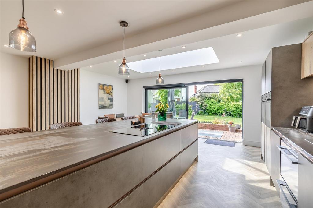 8596397-interior38.JPG