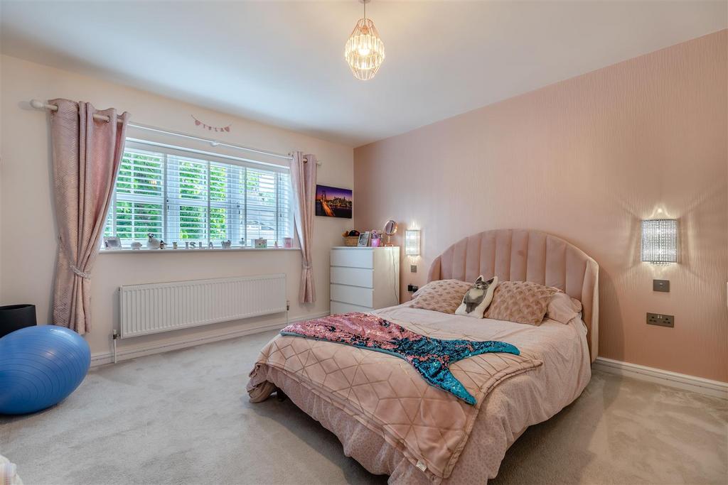 8596397-interior10.JPG