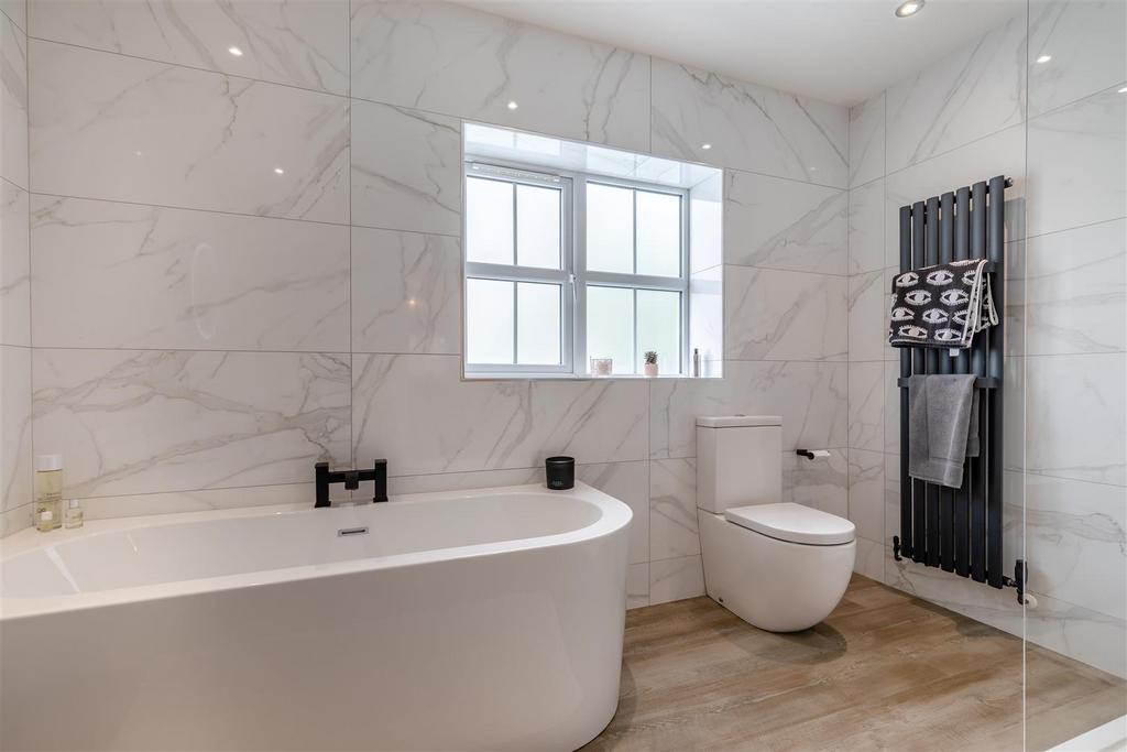 8596397-interior16.JPG