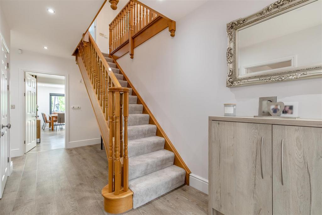 8596397-interior22.JPG