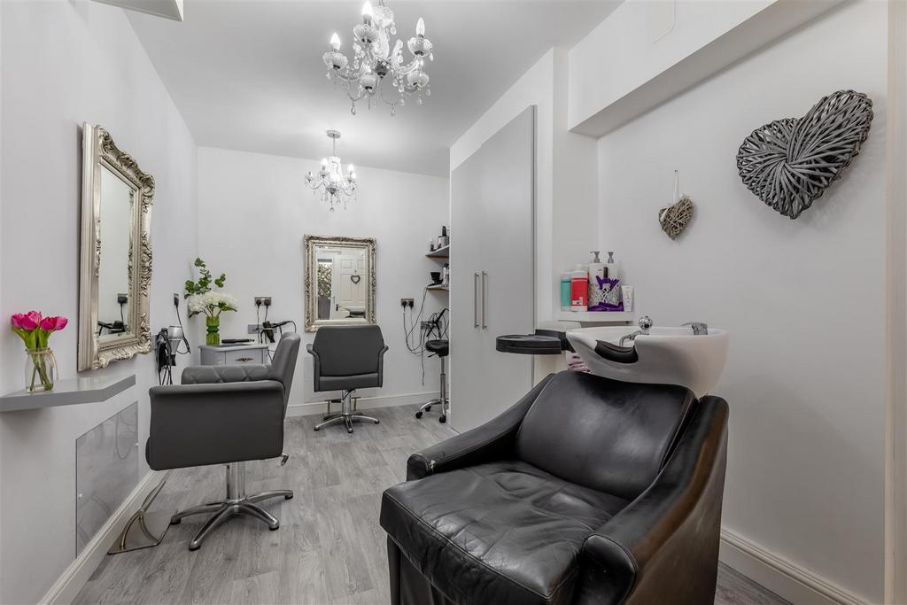 8596397-interior45.JPG