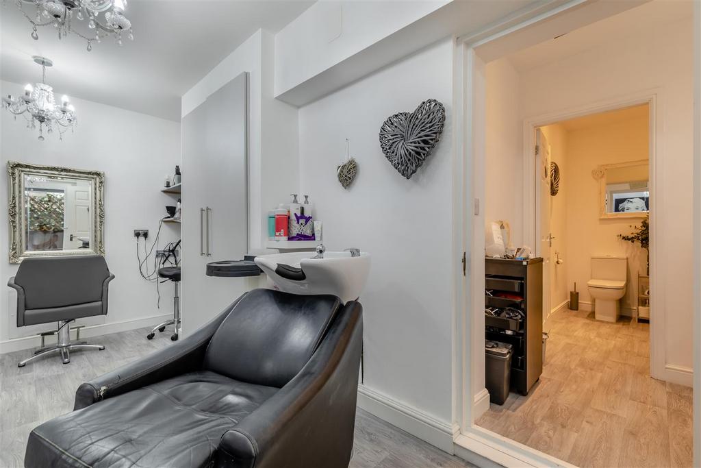 8596397-interior43.JPG