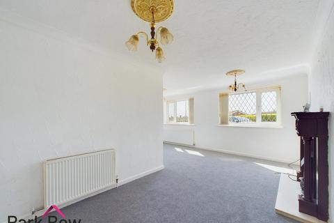 2 bedroom detached bungalow for sale, Sandringham Road, Byram, Knottingley