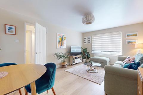 2 bedroom flat for sale, Swanbrook Mews