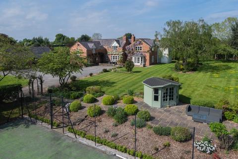 6 bedroom detached house for sale, An immaculately presented and extended detached family home