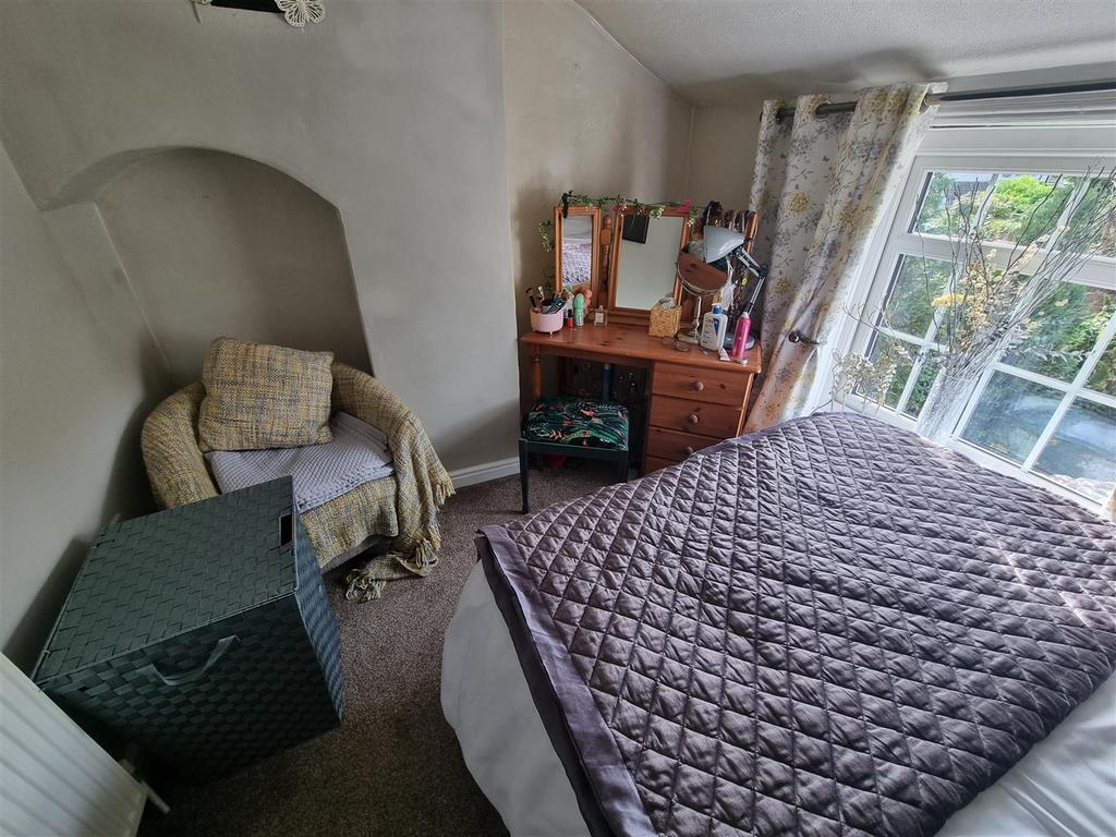 Bedroom 2 (2)