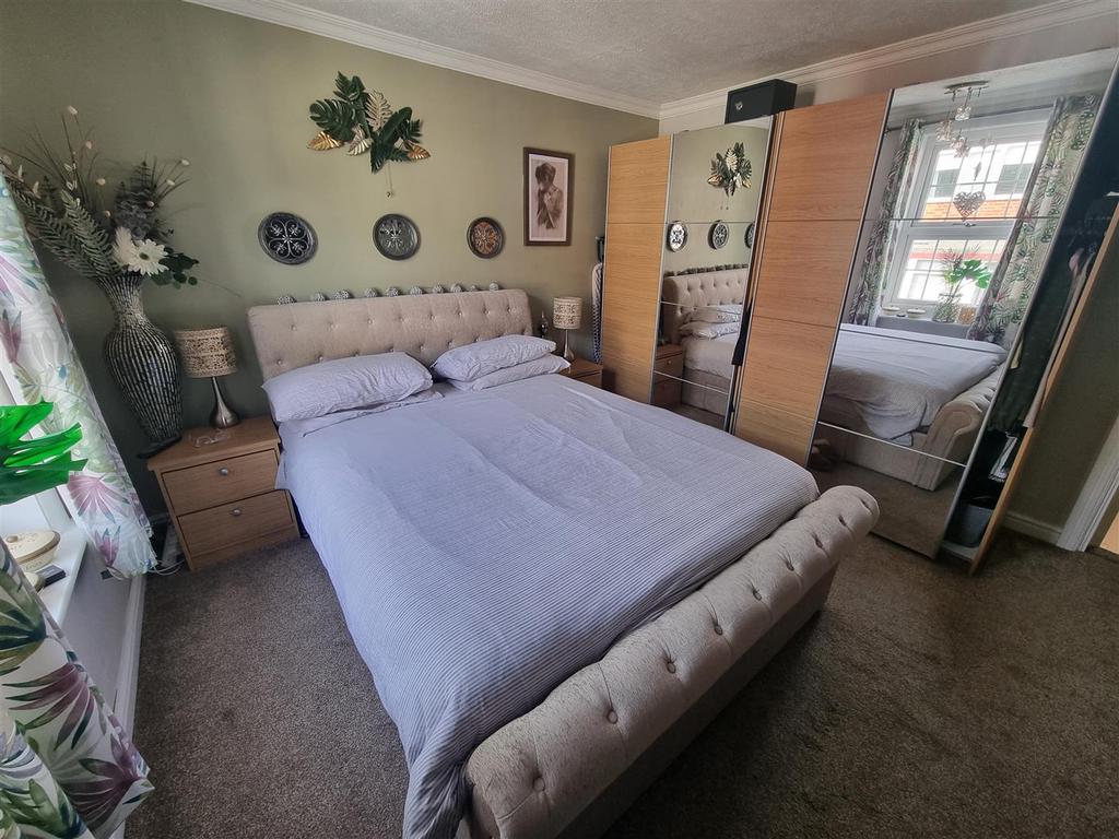 Bedroom 1 (2)