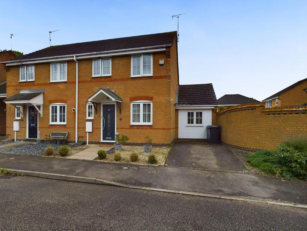 Campbell Close, Towcester, NN12 3 bed semidetached house for sale £