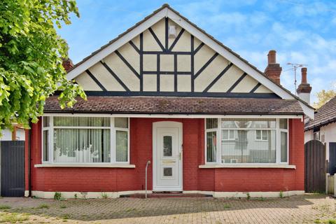 3 bedroom detached bungalow for sale, South Avenue, Southend-on-sea, SS2
