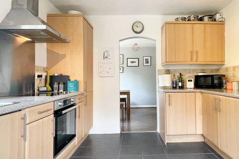 3 bedroom end of terrace house for sale, King George Avenue, Horsforth LS18