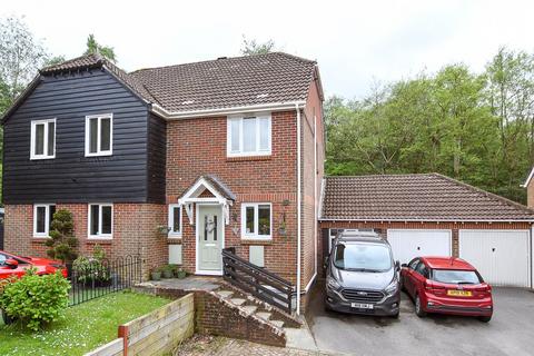 2 bedroom semi-detached house for sale, William Morris Way, Crawley, West Sussex