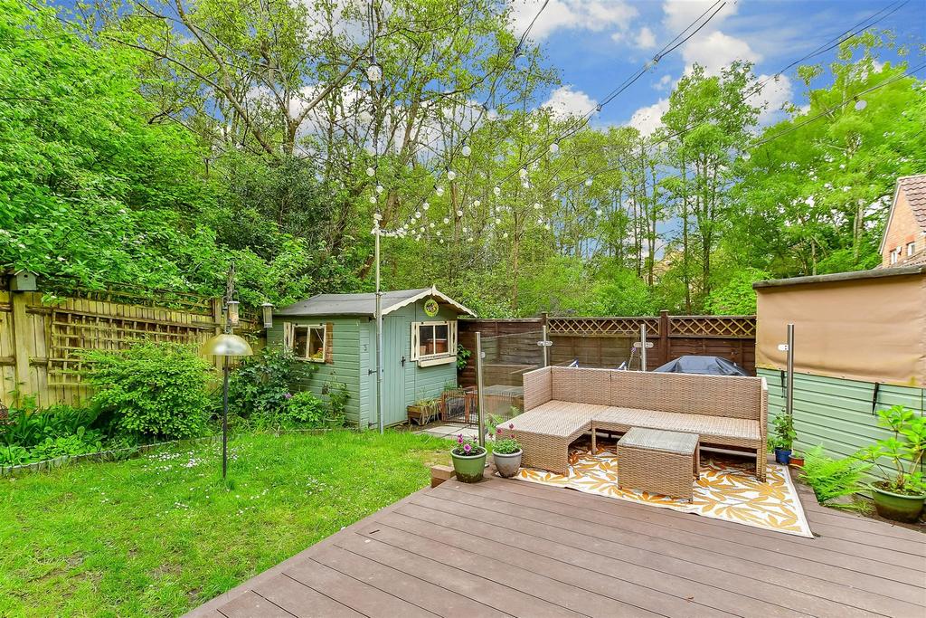 William Morris Way, Crawley, West Sussex 2 bed semidetached house for