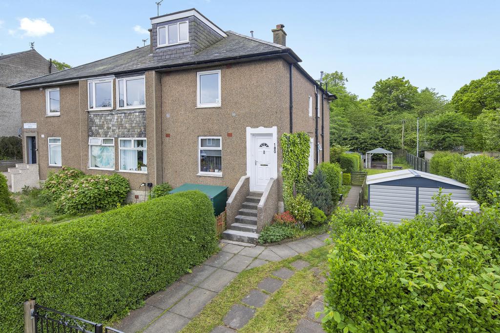 180 Colinton Mains Road, Edinburgh... 4 bed flat for sale £240,000