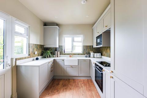 61 High Road, Rayleigh, SS6 7SE