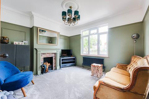 61 High Road, Rayleigh, SS6 7SE