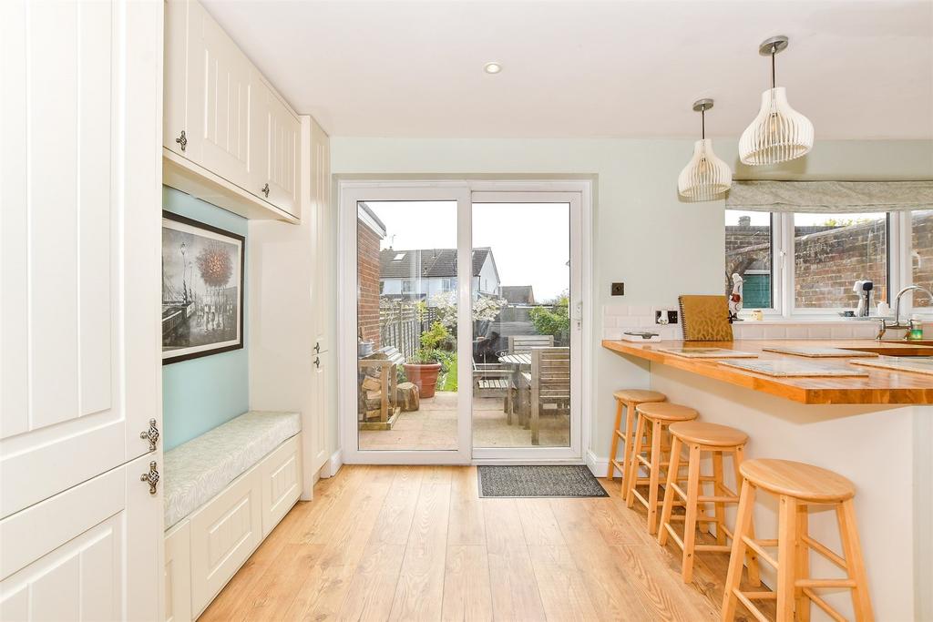 Kitchen/ Dining Area