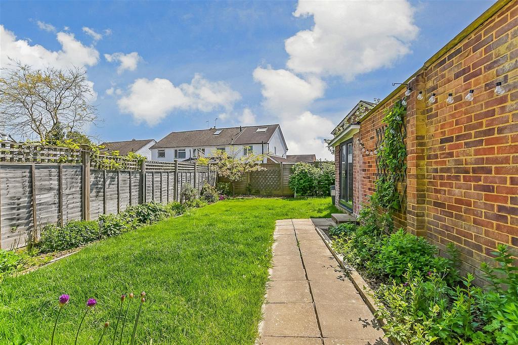 Wheatfield Way, Cranbrook, Kent 3 bed semidetached house for sale £