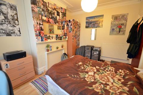 6 bedroom terraced house for sale, Hartley Crescent, Woodhouse, Leeds, LS6