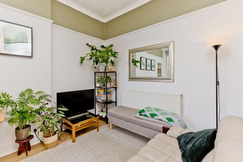 1 bedroom flat for sale, 25 (2F4) Balfour Street, Leith, Edinburgh EH6 5DG
