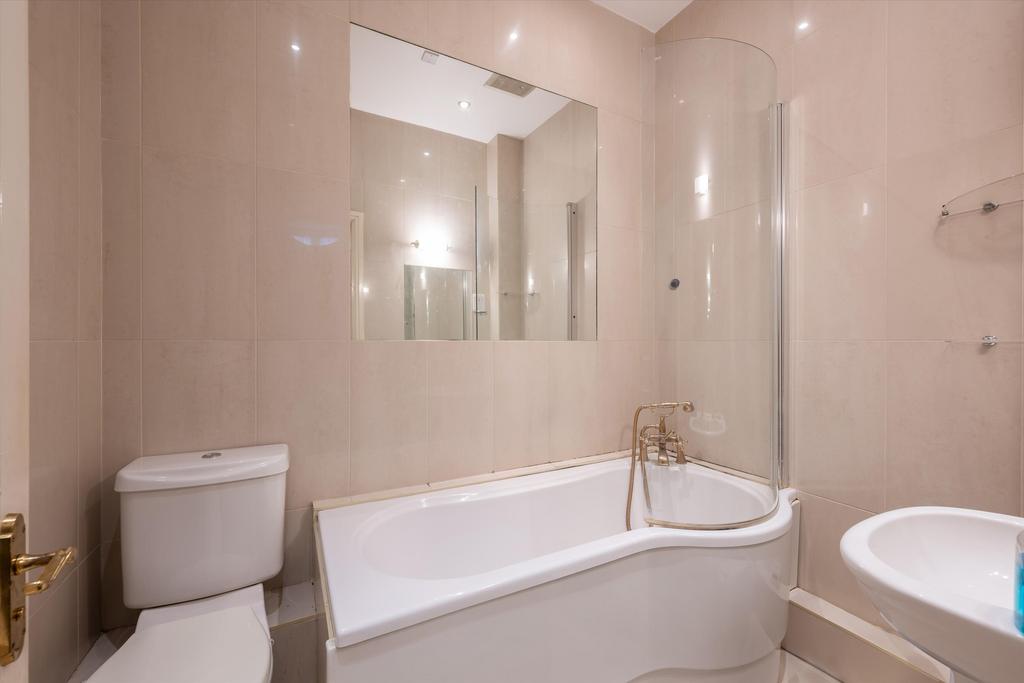 Broadhurst Gardens, London, NW6 3 bed flat for sale £1,100,000