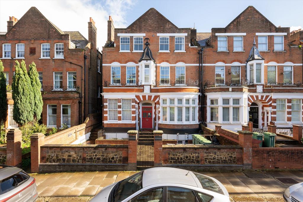 Broadhurst Gardens, London, NW6. 3 bed flat for sale £1,100,000