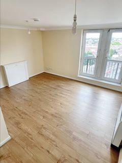 2 bedroom flat to rent, High Street, Hounslow TW3