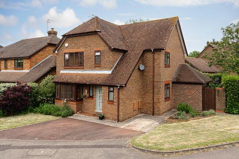 9 Summerfield, Ashtead, KT21 2LF