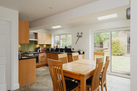 9 Summerfield, Ashtead, KT21 2LF
