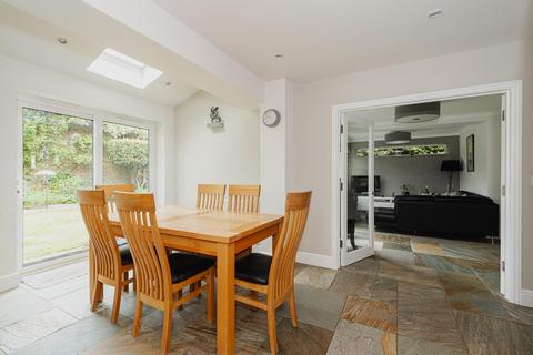 9 Summerfield, Ashtead, KT21 2LF