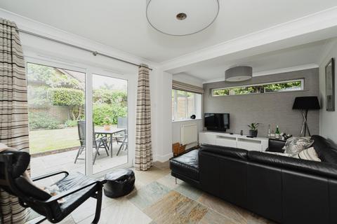 9 Summerfield, Ashtead, KT21 2LF