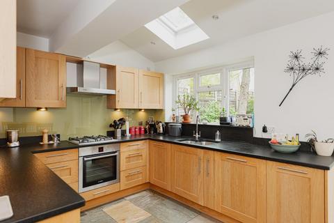 9 Summerfield, Ashtead, KT21 2LF
