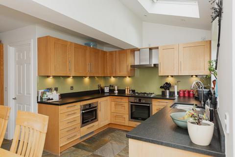 9 Summerfield, Ashtead, KT21 2LF