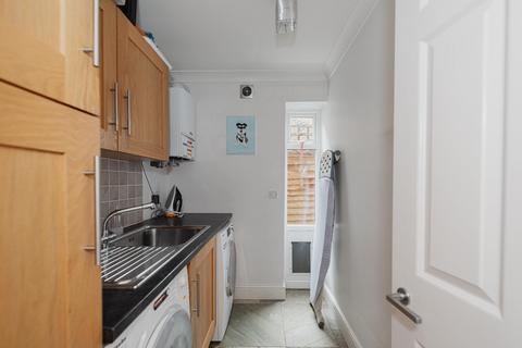 9 Summerfield, Ashtead, KT21 2LF