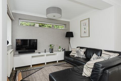 9 Summerfield, Ashtead, KT21 2LF