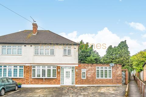 14 Reddings Close, London, NW7 4JL