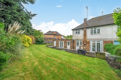 14 Reddings Close, London, NW7 4JL