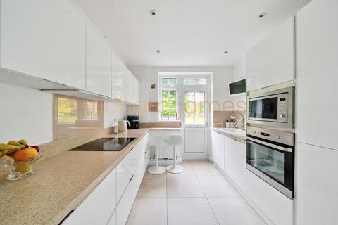 14 Reddings Close, London, NW7 4JL