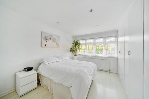 14 Reddings Close, London, NW7 4JL