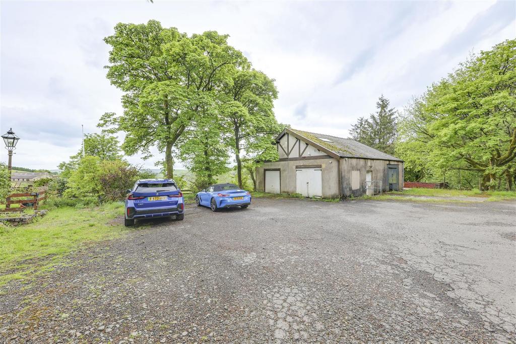 Parking &amp; Semi Detached Garage