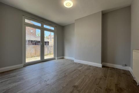 2 bedroom apartment to rent, Lowther Road, London E17