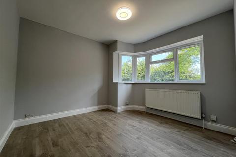 2 bedroom apartment to rent, Lowther Road, London E17