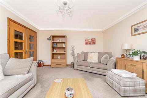 17 Blair Grove, Blairhall, Dunfermline, KY12 9LG