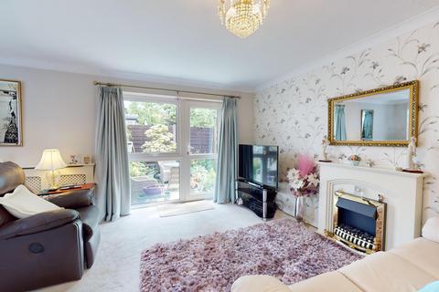 1 bedroom flat for sale, North Parade, West Park, Leeds 16