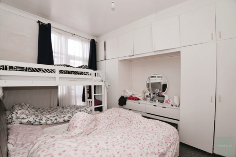 2 bedroom flat for sale, Seven Kings Road, SEVEN KINGS, IG3