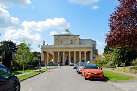 2 bedroom apartment for sale, East Approach Drive, Pittville, Cheltenham, GL52